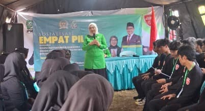 Dr. Hj. Hindun Anisah, MA saat memberikan pemahaman terkait empat pilar kebangsaan (doc pribadi)